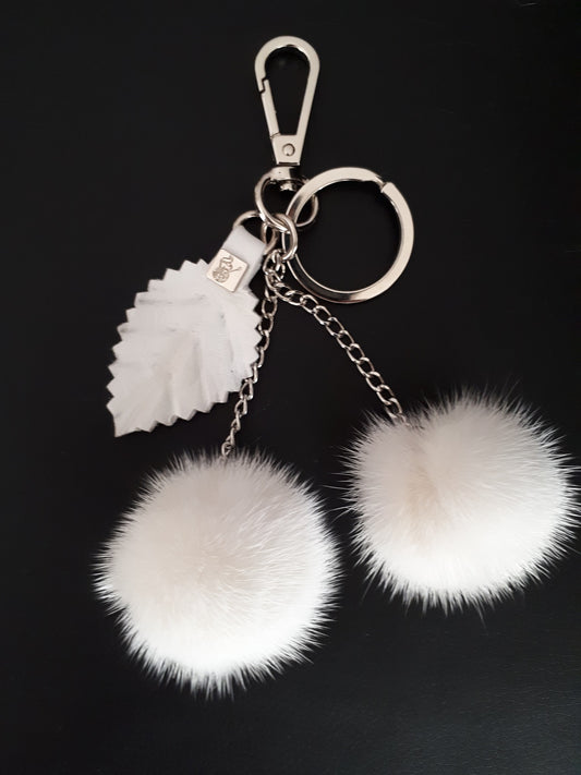 Λευκό Γούνινο Αξεσουάρ Τσάντας , Mink Πομπομ Μπρελόκ με Δερμάτινο Φύλλο