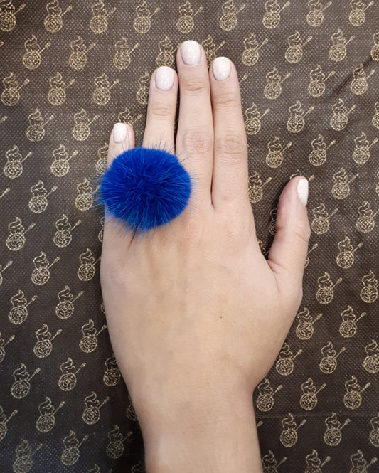 Γούνινα Δαχτυλίδια σε Διάφορα Χρώματα. Μινκ πομπομ σε Δερμάτινο Δαχτυλίδι