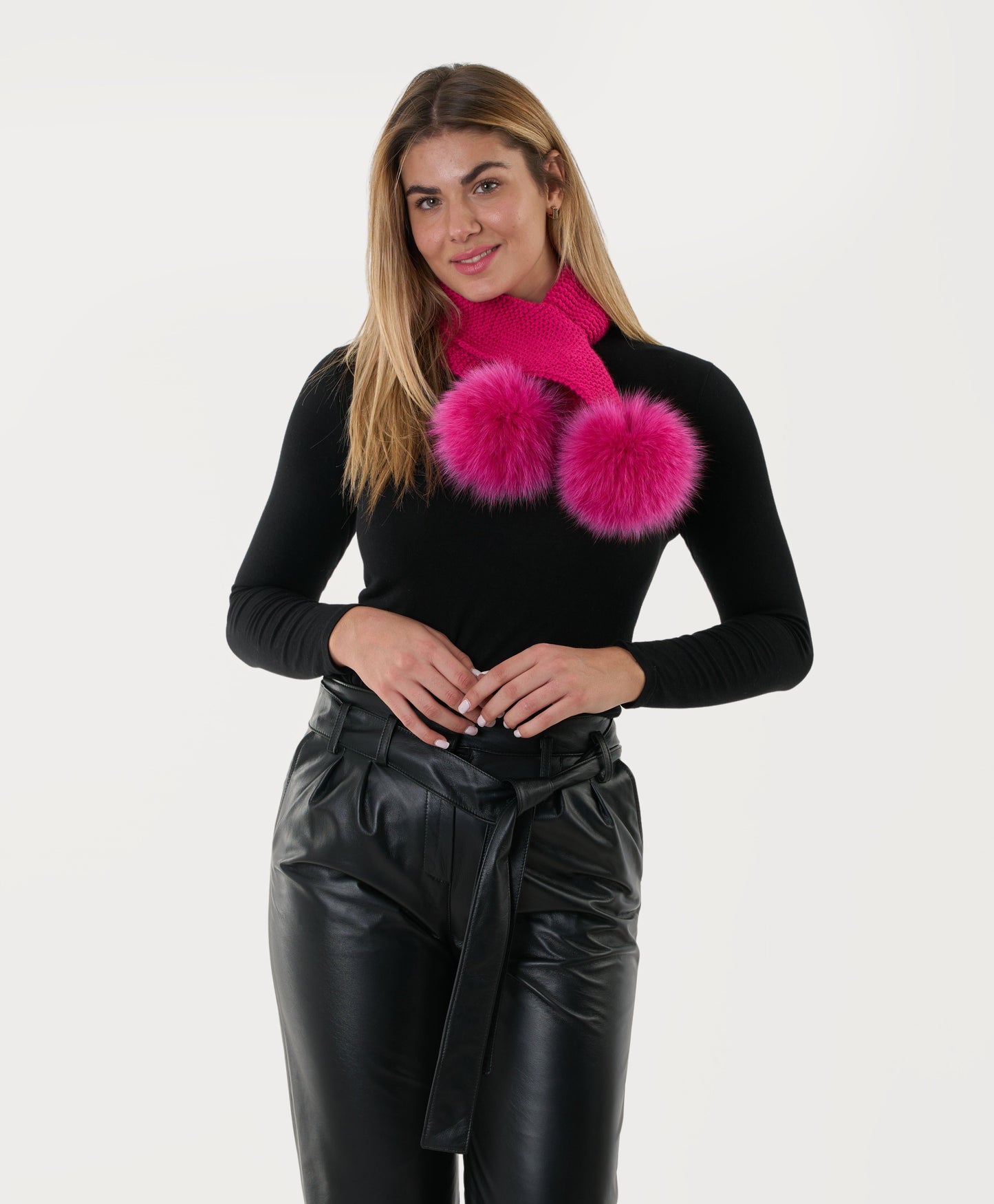 Χειροποίητο ΦΟΥΞΙΑ Πλεκτό Κασκόλ Με Γούνινα Πομ Πομ.