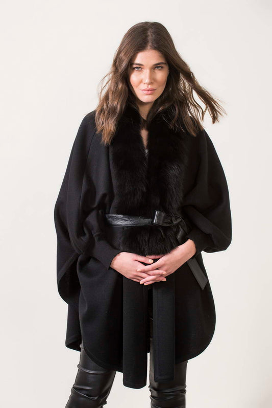 Μαύρη Πλεκτή Κάπα Με μανίκια με Γούνα. One Size