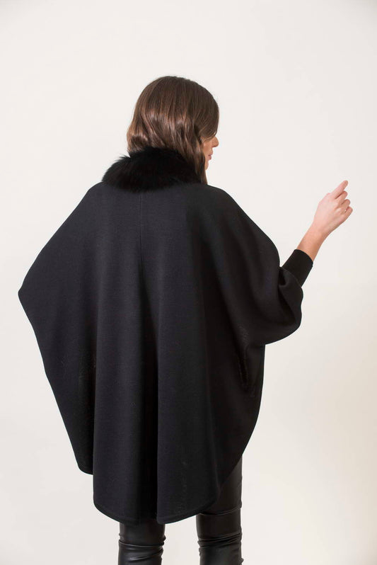 Μαύρη Πλεκτή Κάπα Με μανίκια με Γούνα. One Size