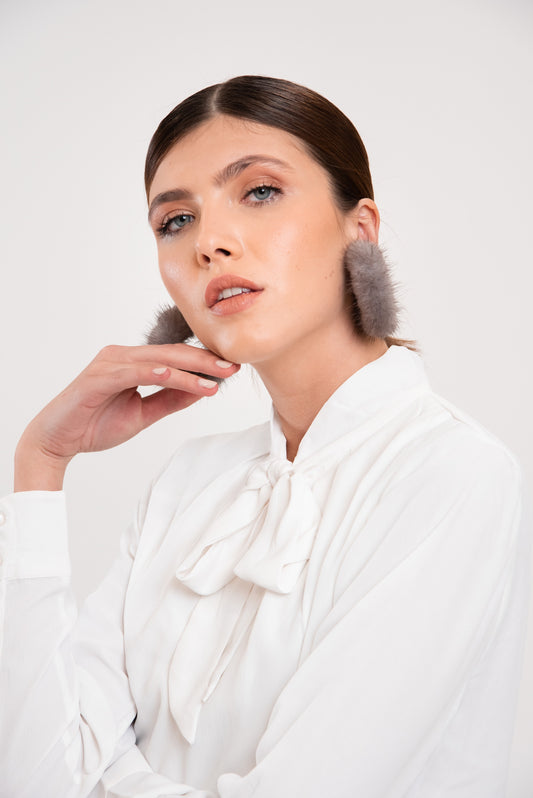 Γκρι (BLUE IRIS) Γούνινα Σκουλαρίκια . Ατσάλινοι κρίκοι Τυλιχτά με Γούνα.