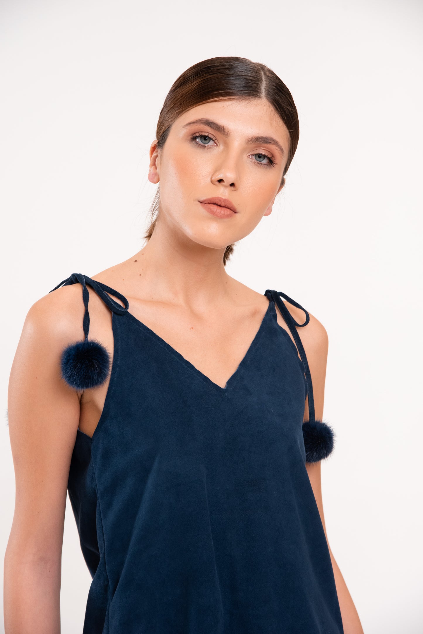 TOPSHE - Σουέτ Τοπ με Ανοιχτή Πλάτη και Γούνινα Πομπομ.