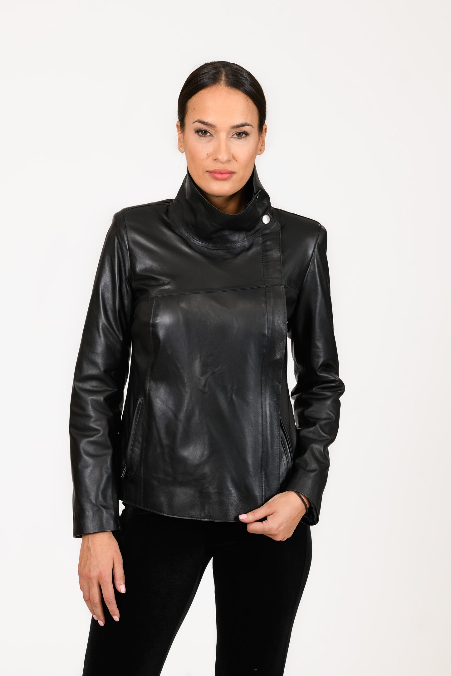 SELENE -  Γυναικείο Δερμάτινο Μπουφάν σε Ασσύμετρη γραμμή