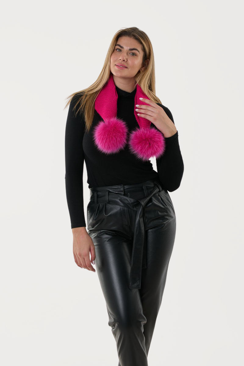 Χειροποίητο ΦΟΥΞΙΑ Πλεκτό Κασκόλ Με Γούνινα Πομ Πομ.