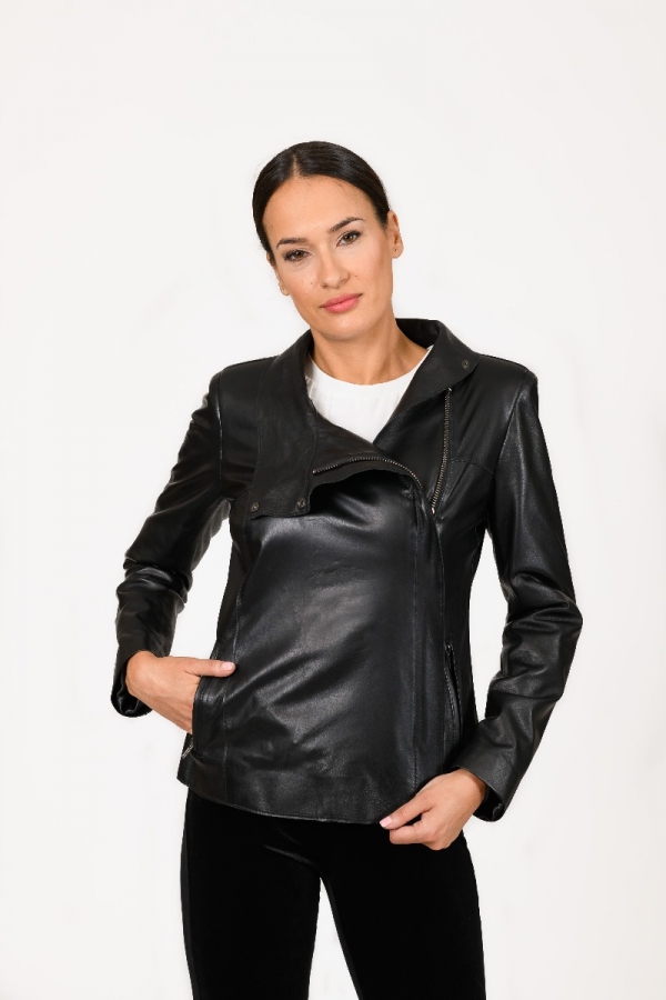 SELENE-  Μεσάτο μαύρο δερμάτινο jacket.