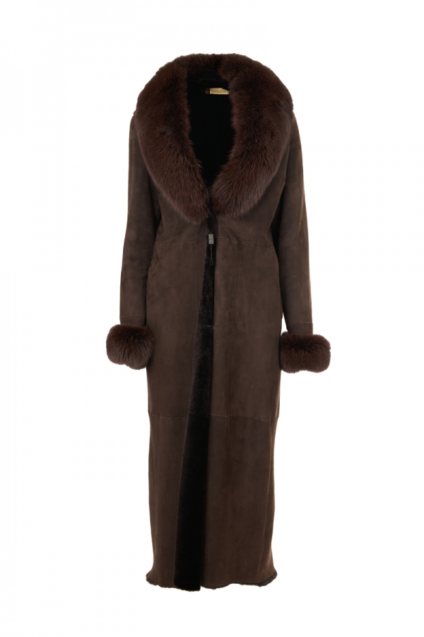 3056 -Καφέ μουτόν παλτό με γούνινο γιακά και μανσέτες.